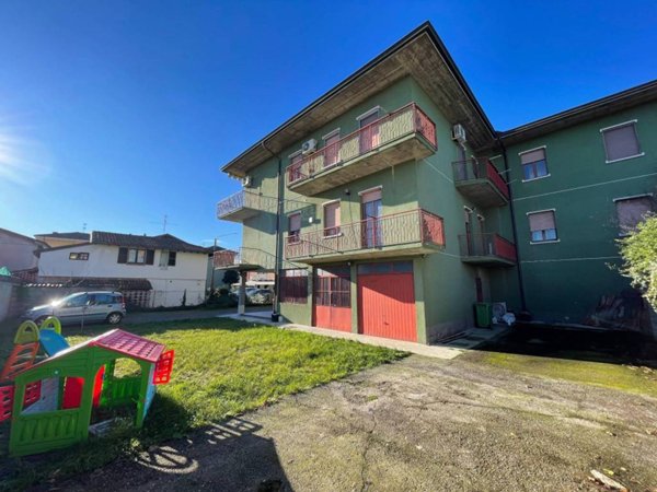 appartamento in vendita a Truccazzano in zona Corneliano Bertario