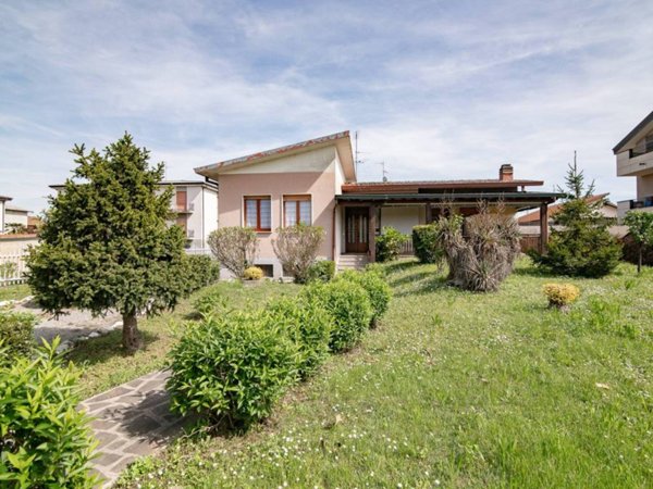 casa indipendente in vendita a Truccazzano in zona Albignano