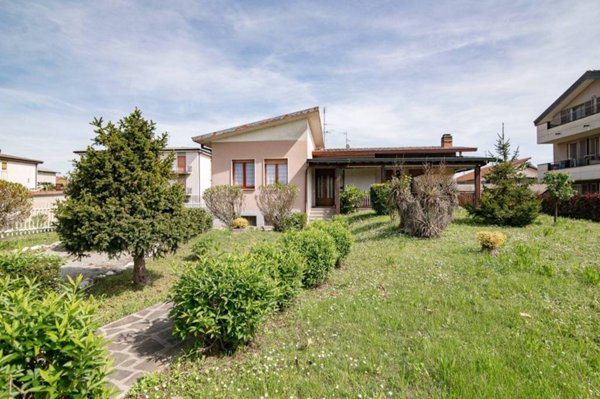 casa indipendente in vendita a Truccazzano in zona Albignano