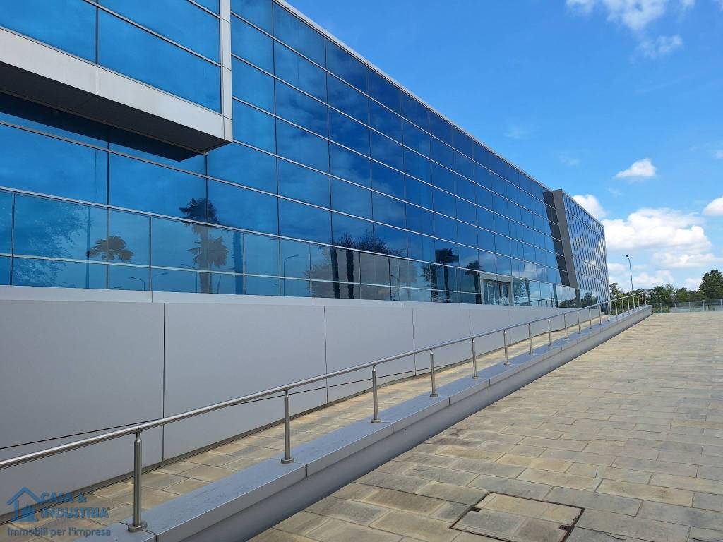 locale commerciale in vendita a Truccazzano