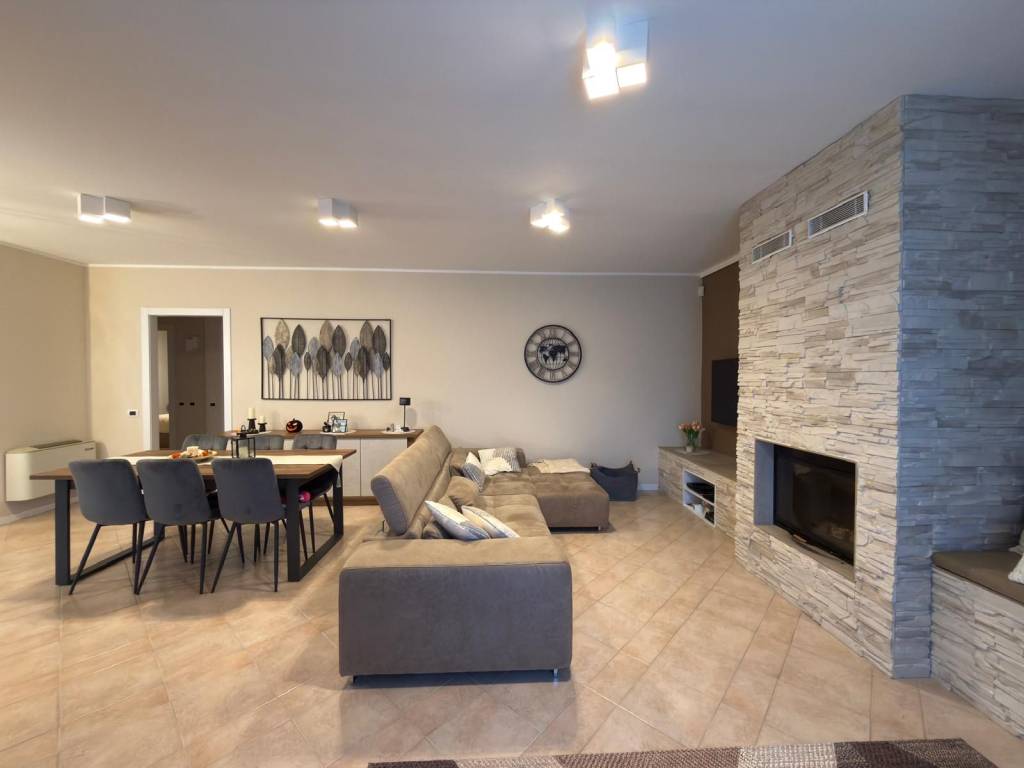 casa indipendente in vendita a Truccazzano in zona Corneliano Bertario