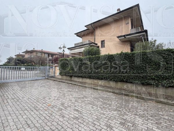 casa indipendente in vendita a Truccazzano in zona Cavaione