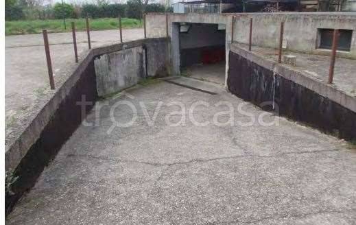 locale commerciale in vendita a Truccazzano