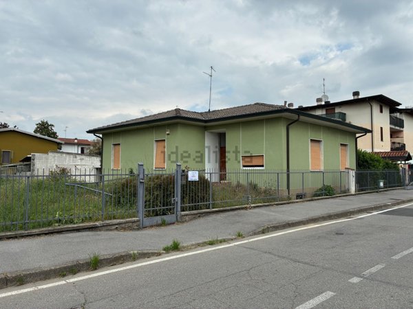 casa indipendente in vendita a Truccazzano in zona Albignano
