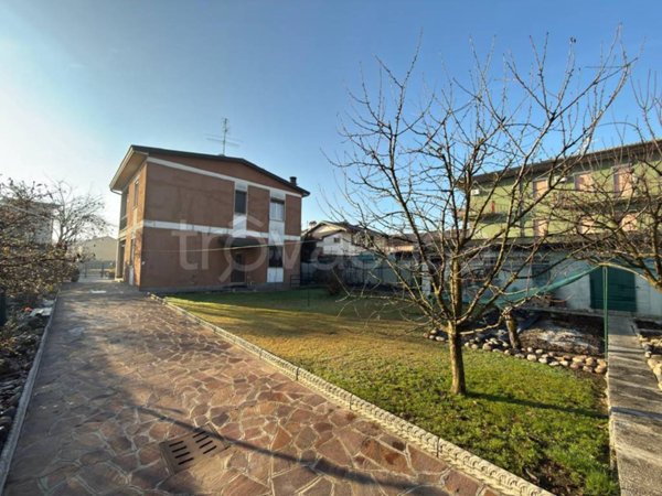 casa indipendente in vendita a Truccazzano in zona Corneliano Bertario