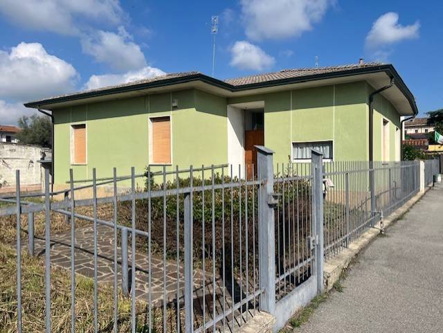 casa indipendente in vendita a Truccazzano in zona Albignano