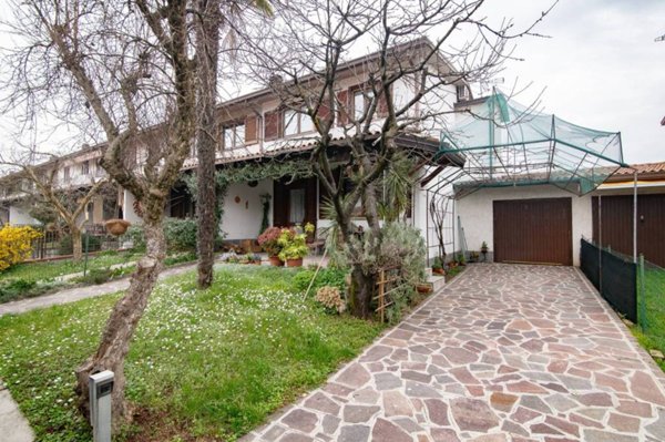 casa indipendente in vendita a Truccazzano in zona Cavaione