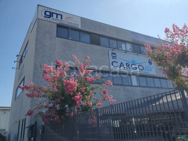 locale commerciale in vendita a Truccazzano in zona Cavaione