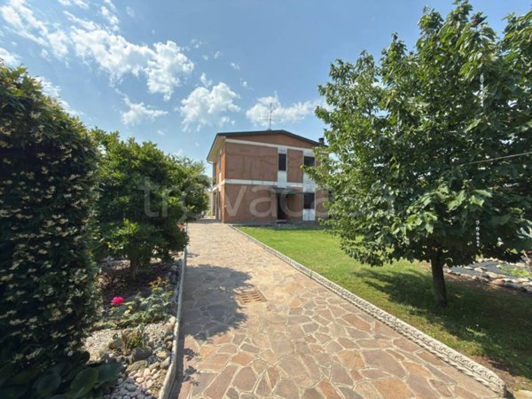 casa indipendente in vendita a Truccazzano in zona Corneliano Bertario
