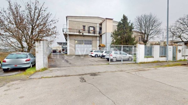 locale commerciale in vendita a Truccazzano in zona Cavaione
