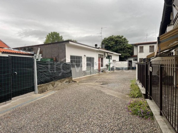 appartamento in vendita a Truccazzano in zona Cavaione