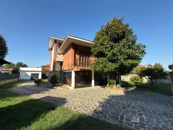 casa indipendente in vendita a Truccazzano in zona Corneliano Bertario