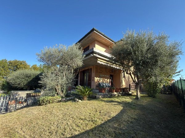 casa indipendente in vendita a Truccazzano in zona Cavaione