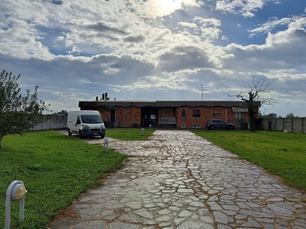 capannone in vendita a Turbigo