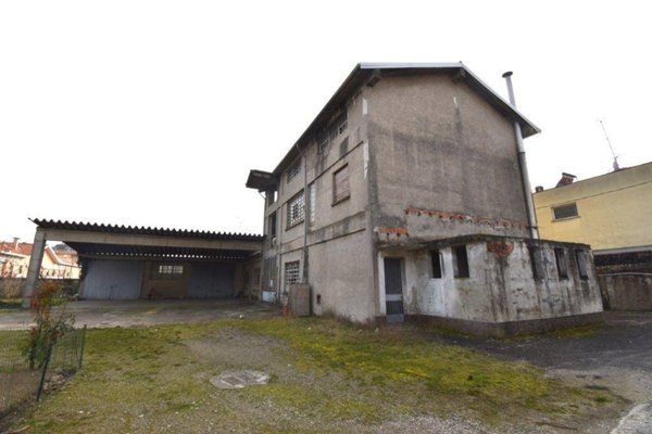 capannone in vendita a Turbigo