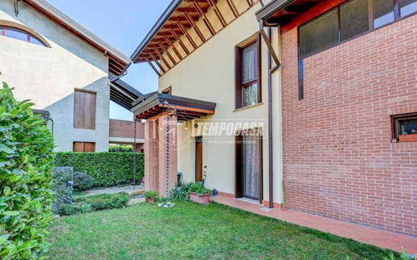 casa indipendente in vendita a Turbigo