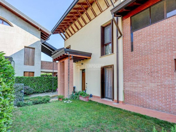 casa indipendente in vendita a Turbigo