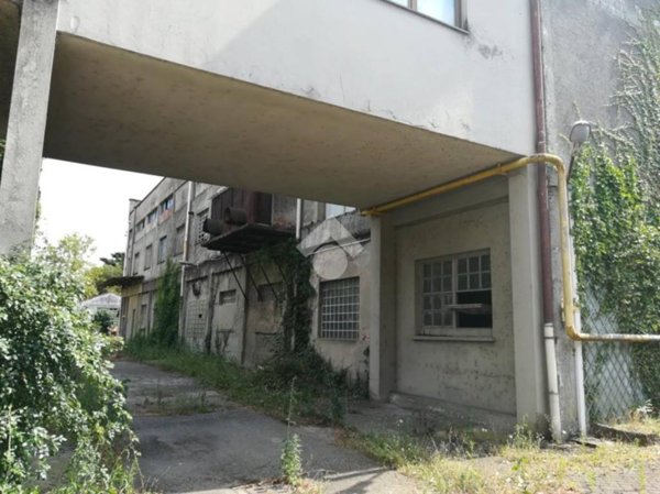 locale commerciale in vendita a Turbigo