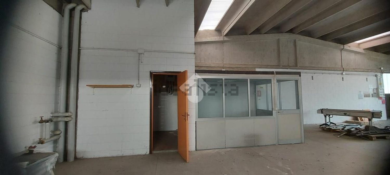 capannone in vendita a Turbigo