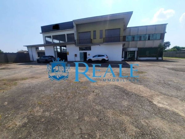 capannone in vendita a Turbigo