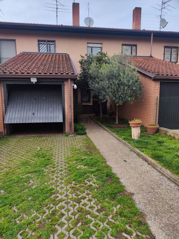 casa indipendente in vendita a Turbigo