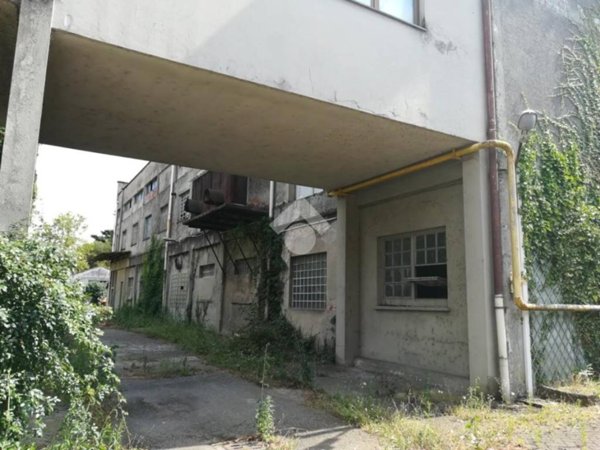 locale commerciale in vendita a Turbigo