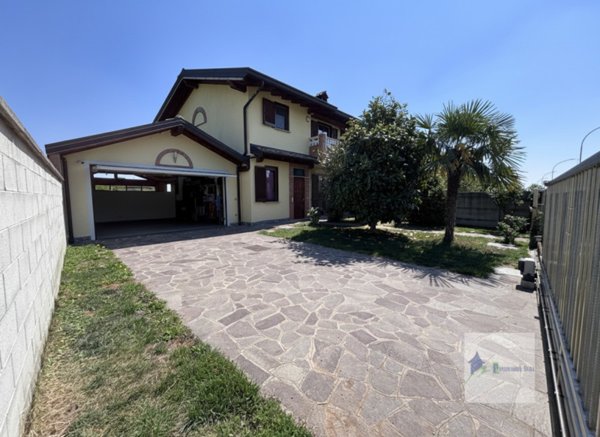 casa indipendente in vendita a Turbigo