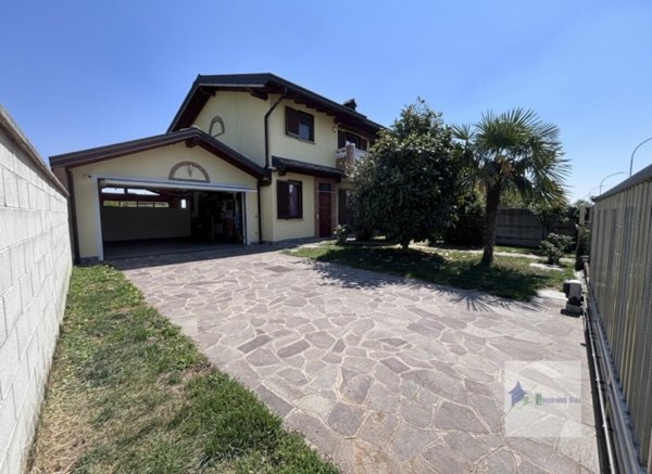 casa indipendente in vendita a Turbigo