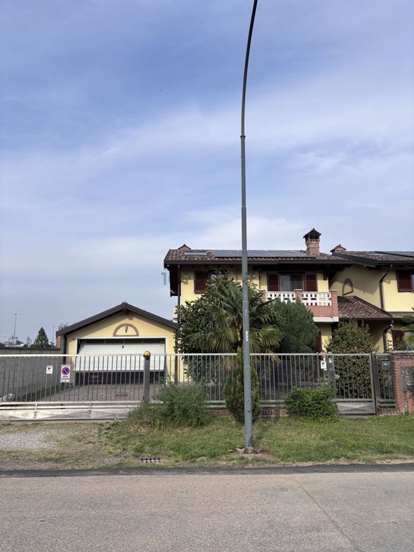 casa indipendente in vendita a Turbigo