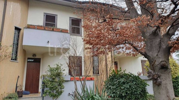 casa indipendente in vendita a Vanzago in zona Mantegazza