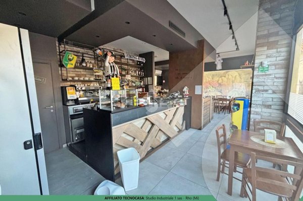 negozio in vendita a Vanzago