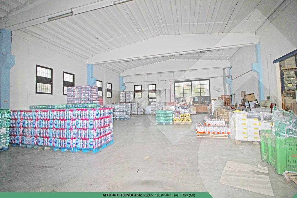 locale commerciale in vendita a Vanzago in zona Tre Campane