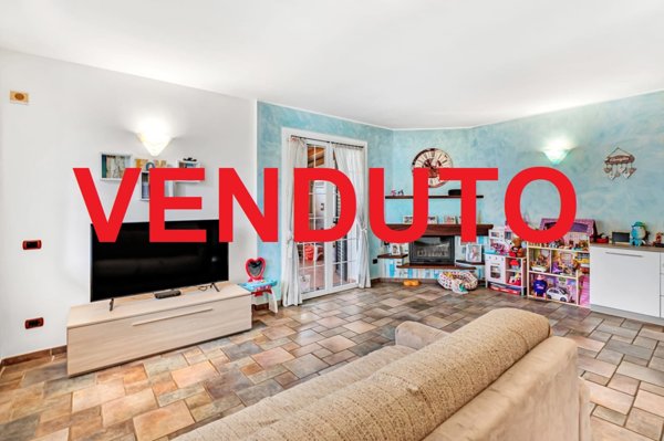 casa indipendente in vendita a Vanzago in zona Mantegazza