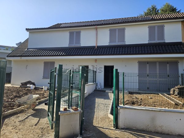 casa indipendente in vendita a Vanzago