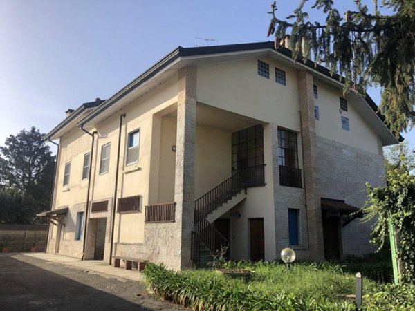 casa indipendente in vendita a Vanzago