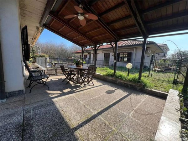 casa indipendente in vendita a Vanzago
