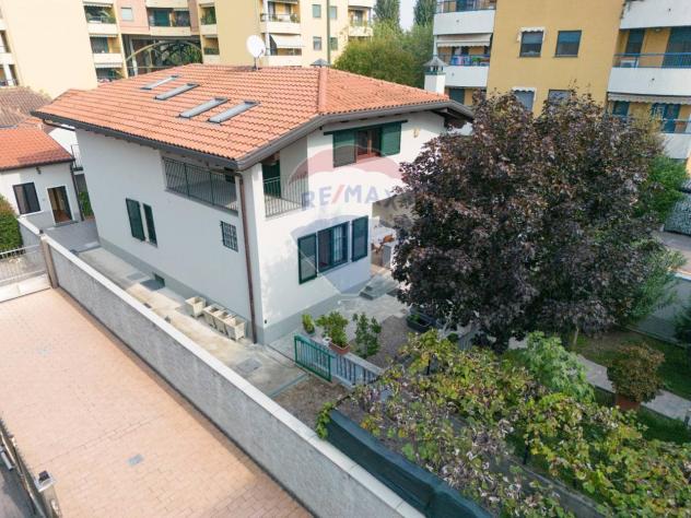 casa indipendente in vendita a Vanzago
