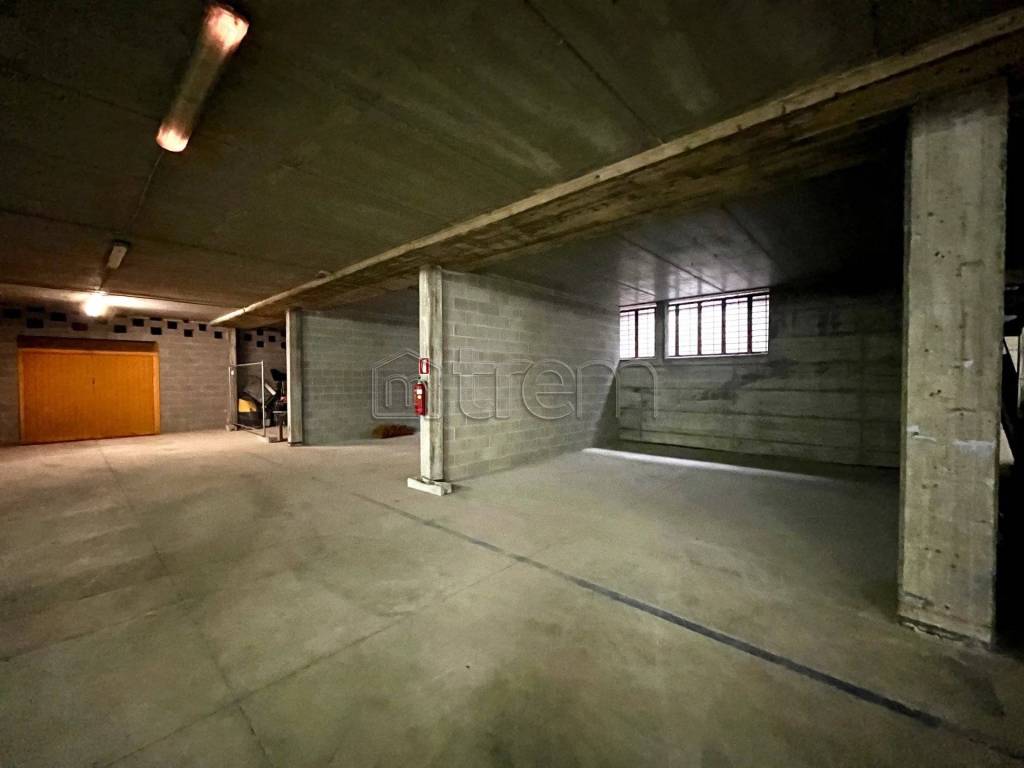 locale di sgombero in vendita a Vanzago