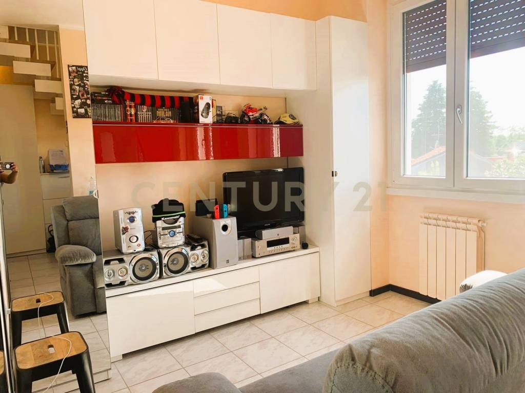 appartamento in vendita a Vanzago in zona Mantegazza