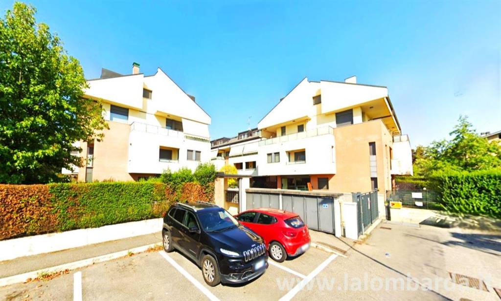 locale di sgombero in vendita a Vanzago in zona Mantegazza