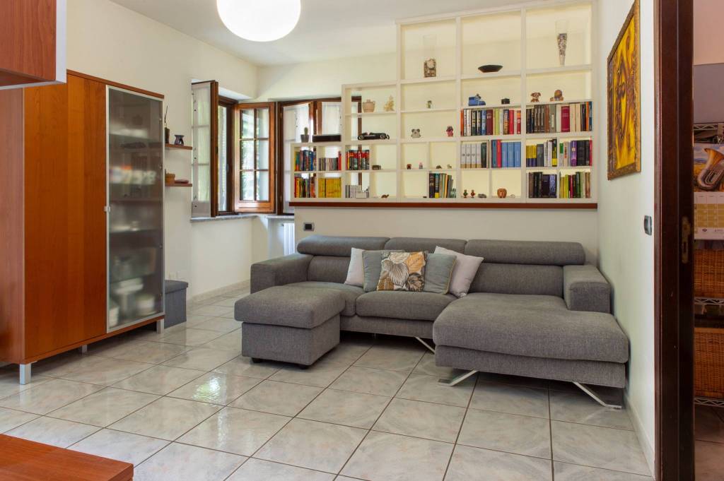 casa indipendente in vendita a Vanzago in zona Mantegazza