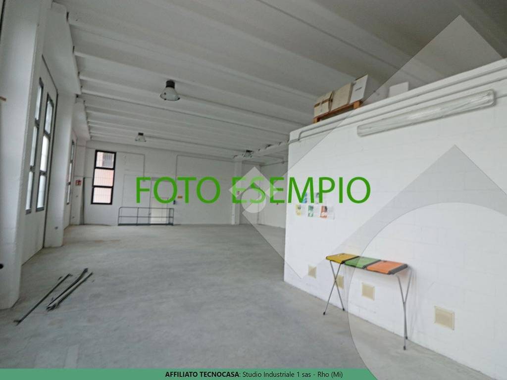 locale commerciale in vendita a Vanzago in zona Tre Campane