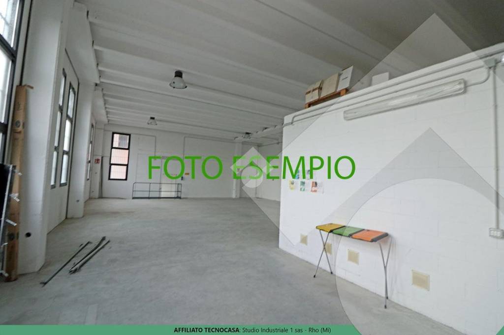 locale commerciale in vendita a Vanzago in zona Tre Campane