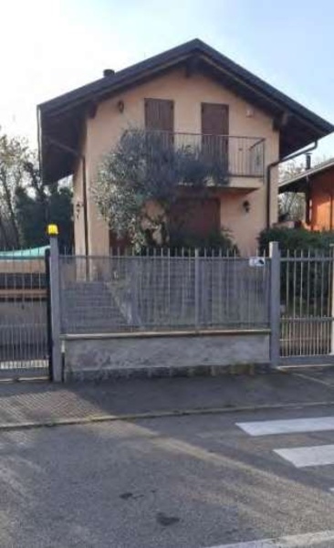 casa indipendente in vendita a Vanzago in zona Mantegazza