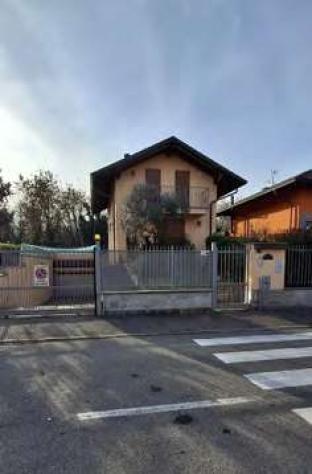 casa indipendente in vendita a Vanzago in zona Mantegazza