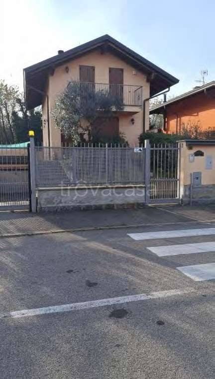 casa indipendente in vendita a Vanzago in zona Mantegazza