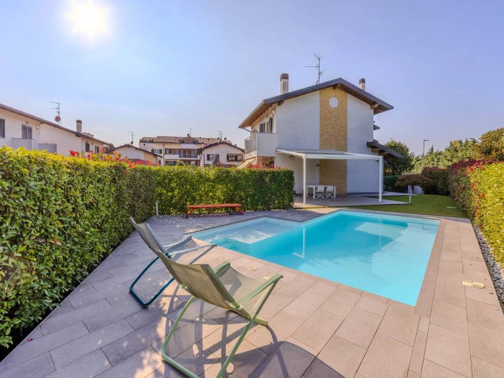 casa indipendente in vendita a Vanzago