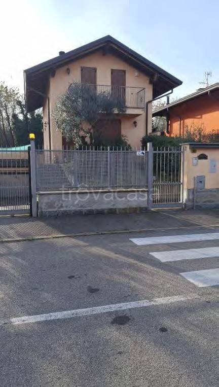 casa indipendente in vendita a Vanzago in zona Mantegazza