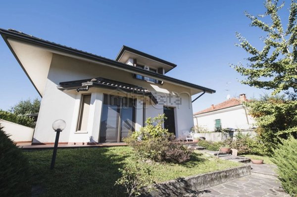 casa indipendente in vendita a Vanzago