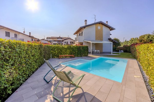 casa indipendente in vendita a Vanzago